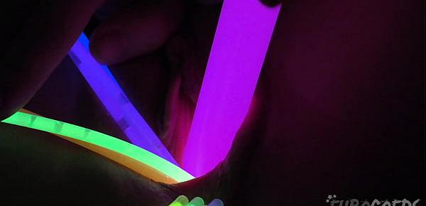  nice girl 27yo raquel gaping her pussy open with kinky glowsticks cervix view